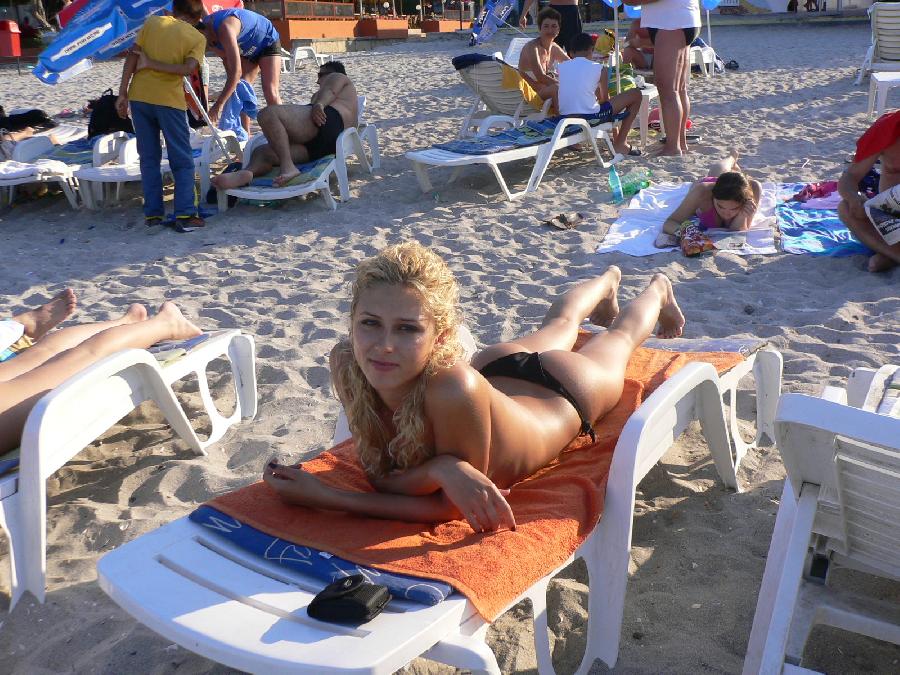 Blond chick on holiday - 11