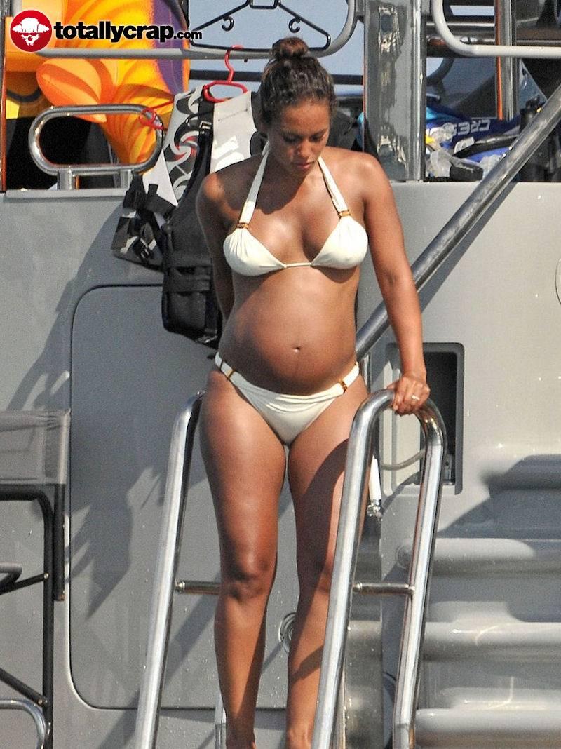 Pregnant Alicia Keys in bikini - 1