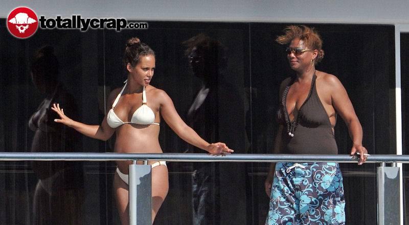 Pregnant Alicia Keys in bikini - 10