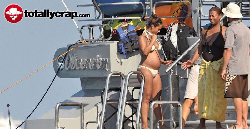 Pregnant Alicia Keys in bikini - 8