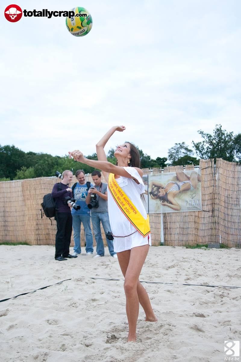 Beach volleyball with miss Belgium contestants - 7