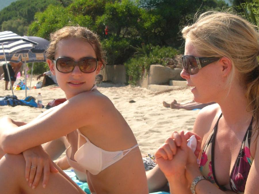 Amateurs Young Girl at the Beach in Bikini - 11