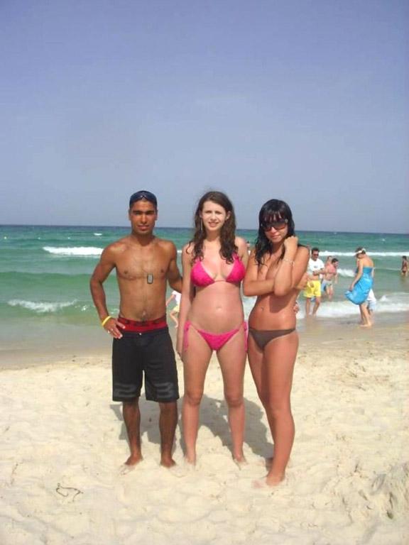 Amateurs Young Girl at the Beach in Bikini - 13