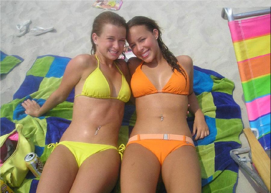 Amateurs Young Girl at the Beach in Bikini - 29