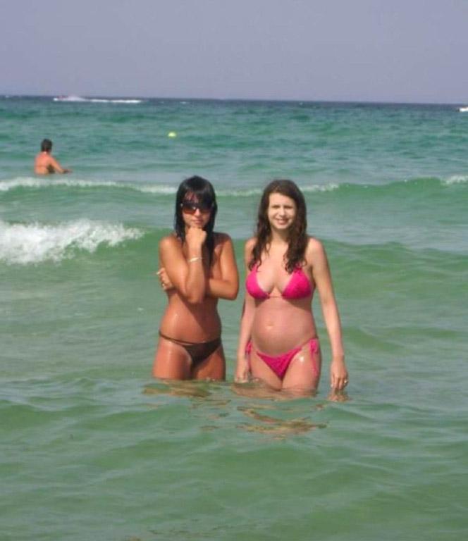 Amateurs Young Girl at the Beach in Bikini - 45
