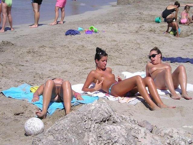 Beach topless - 1