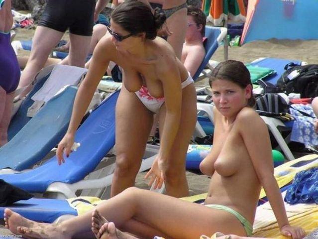 Beach topless - 6
