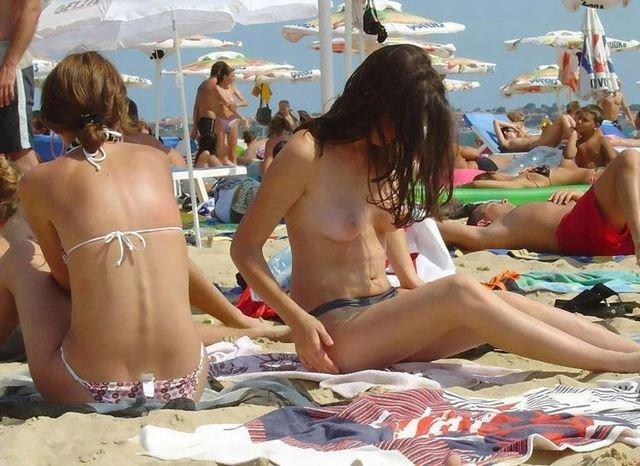 Beach topless - 8