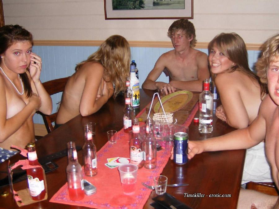 Amateurs girls playing strip poker - 22
