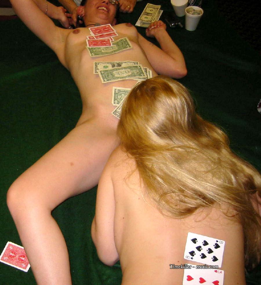 Amateurs girls playing strip poker - 5