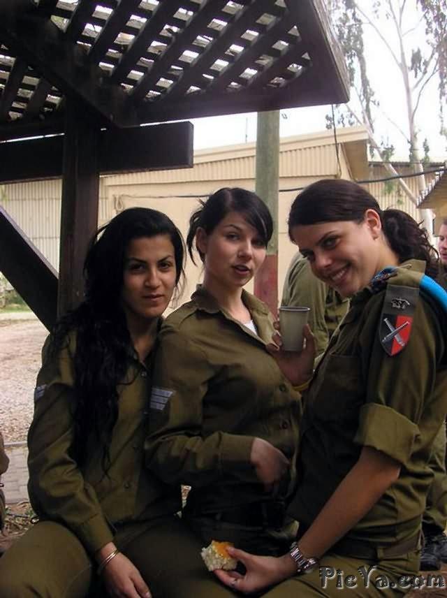 Beautiful female soldiers from Israel - 17