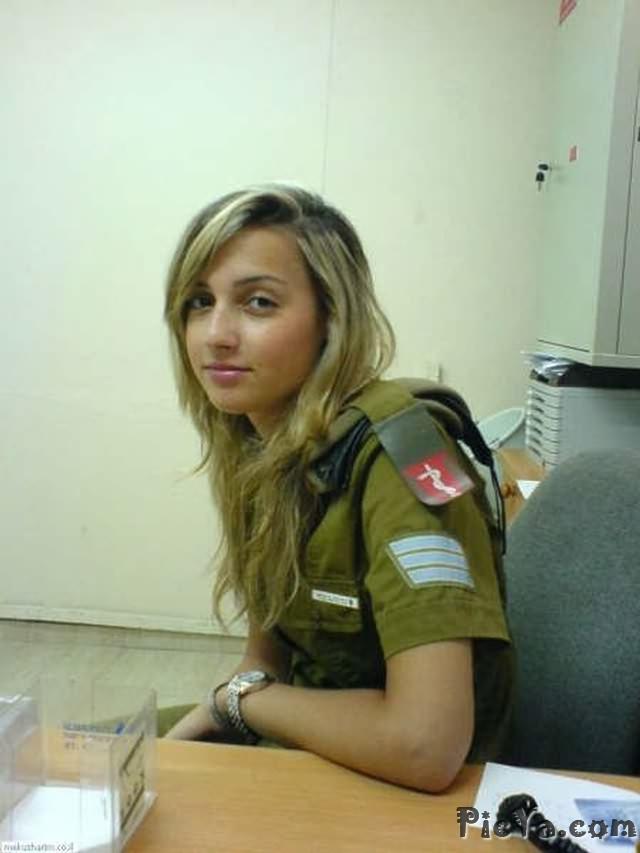 Beautiful female soldiers from Israel - 33