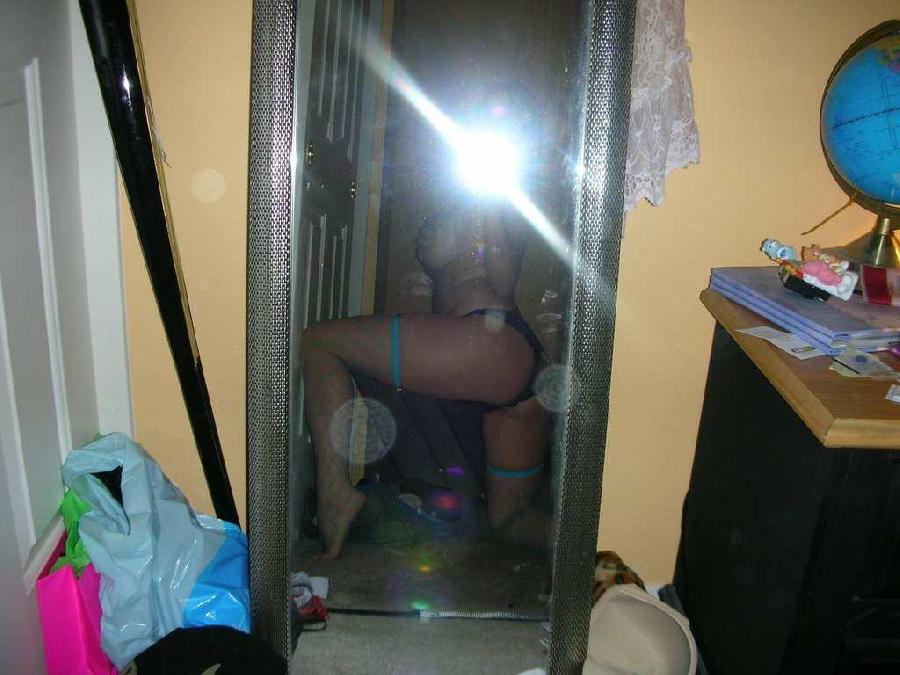 Hot amateur girl pics in the mirror - 13